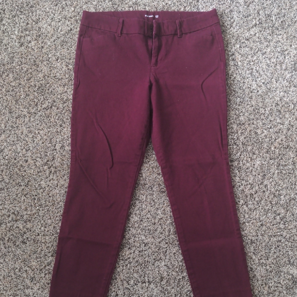 Old Navy Pixie Ankle Pants in Maroon